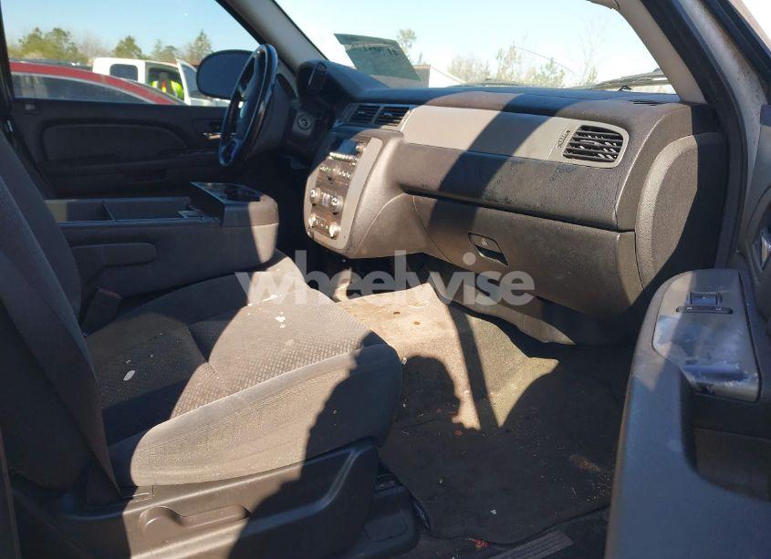 Photo 5 of 2008 Chevrolet Tahoe LS (VIN 1GNFC13098R190401)