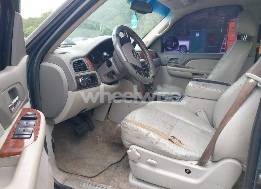 Photo 5 of 2008 Chevrolet Tahoe LT (VIN 1GNFC13098R253013)