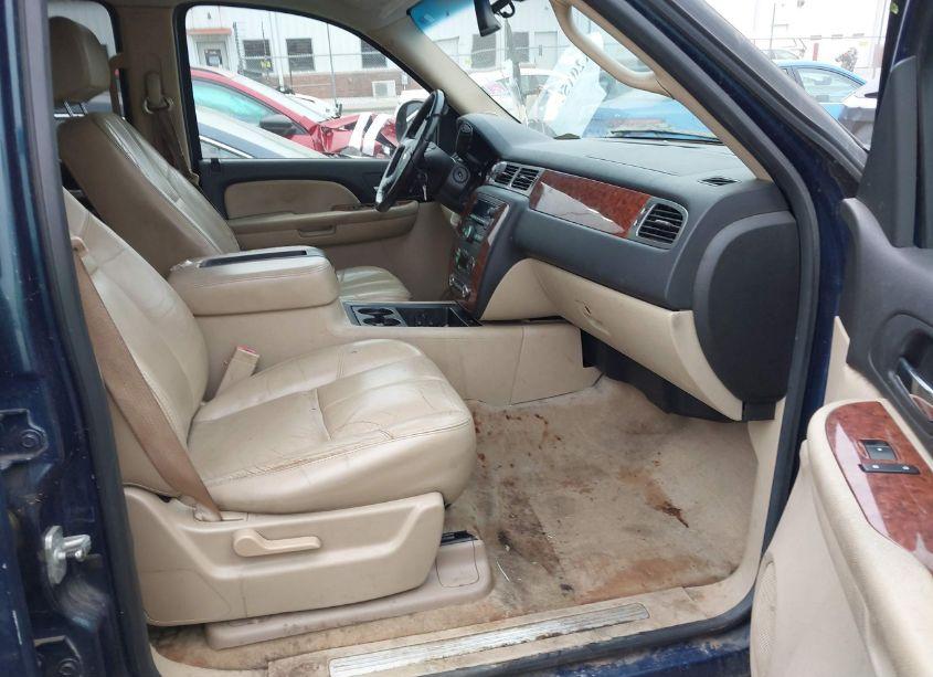 Photo 5 of 2007 Chevrolet Tahoe LT (VIN 1GNFC130X7J145738)