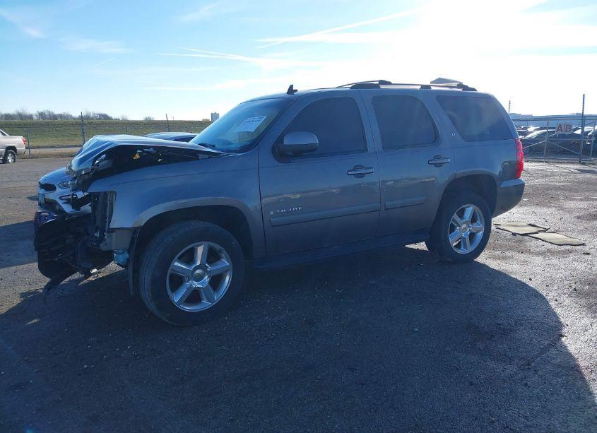 Photo 2 of 2007 Chevrolet Tahoe LT (VIN 1GNFC130X7J263207)