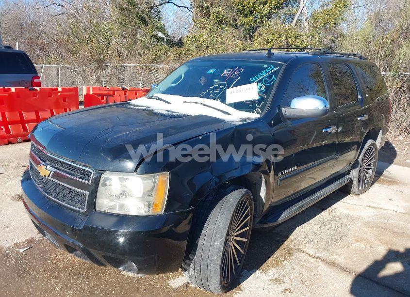 Photo 2 of 2007 Chevrolet Tahoe LT (VIN 1GNFC130X7R297343)