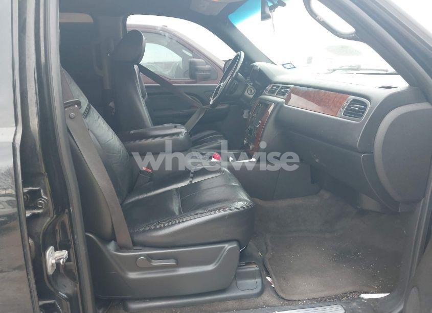 Photo 5 of 2007 Chevrolet Tahoe LT (VIN 1GNFC130X7R395790)