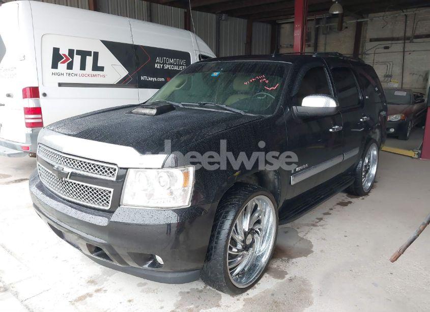 Photo 2 of 2007 Chevrolet Tahoe LTZ (VIN 1GNFC130X7R430537)