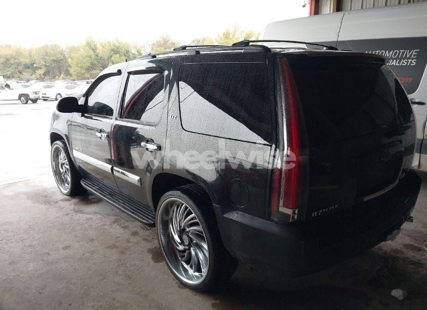 Photo 3 of 2007 Chevrolet Tahoe LTZ (VIN 1GNFC130X7R430537)