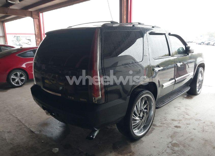Photo 4 of 2007 Chevrolet Tahoe LTZ (VIN 1GNFC130X7R430537)