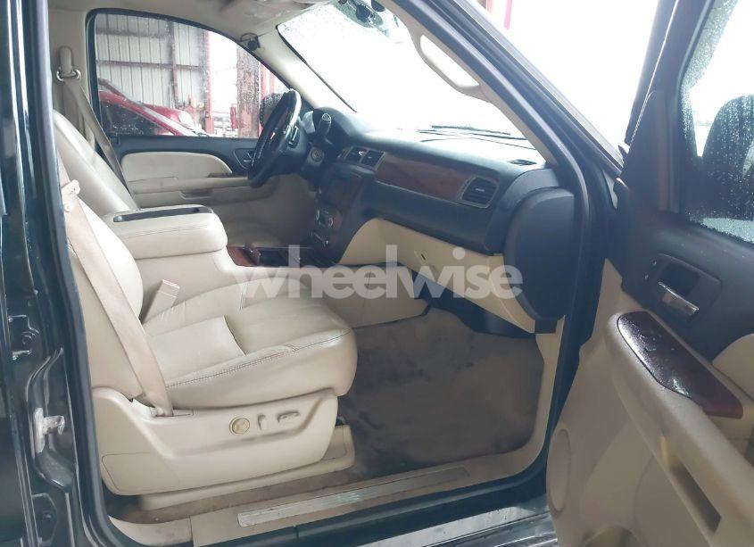 Photo 5 of 2007 Chevrolet Tahoe LTZ (VIN 1GNFC130X7R430537)