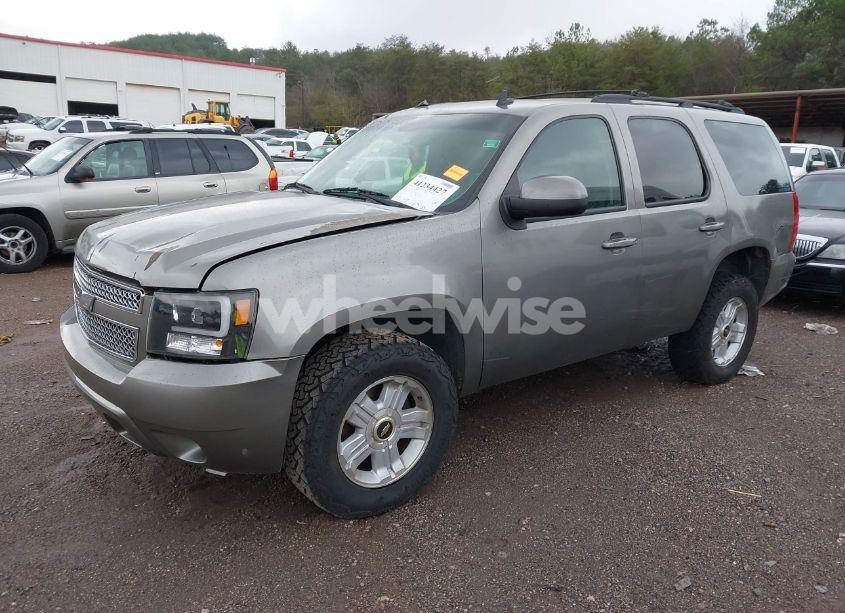 Photo 2 of 2008 Chevrolet Tahoe LT (VIN 1GNFC130X8J200786)