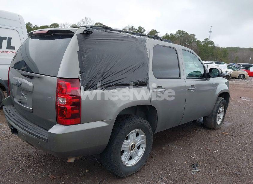 Photo 4 of 2008 Chevrolet Tahoe LT (VIN 1GNFC130X8J200786)