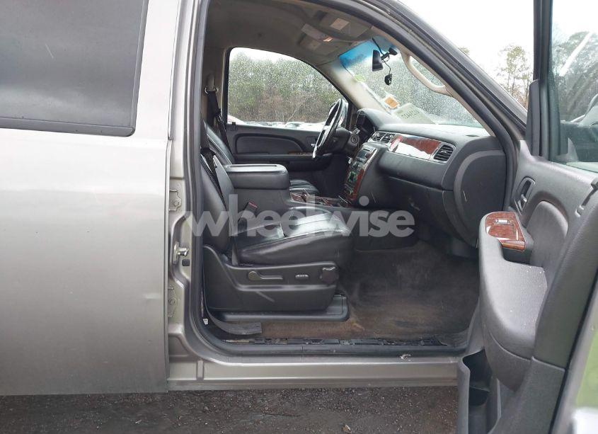 Photo 5 of 2008 Chevrolet Tahoe LT (VIN 1GNFC130X8J200786)