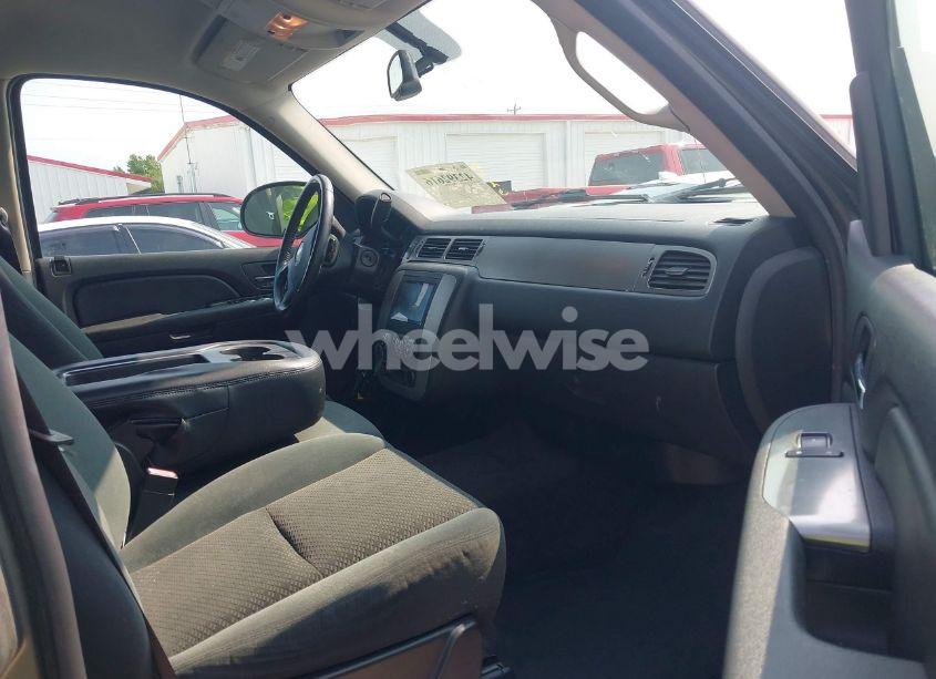 Photo 5 of 2007 Chevrolet Tahoe LS (VIN 1GNFC13C17J346292)