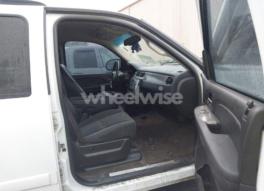 Photo 5 of 2008 Chevrolet Tahoe LS (VIN 1GNFC13C18J127088)