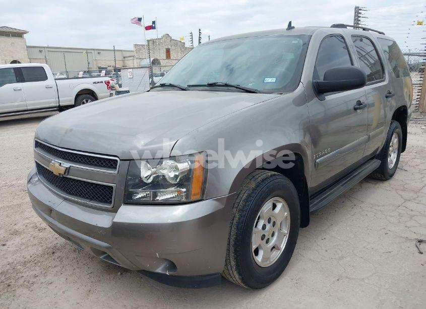 Photo 2 of 2007 Chevrolet Tahoe LS (VIN 1GNFC13C57R401893)