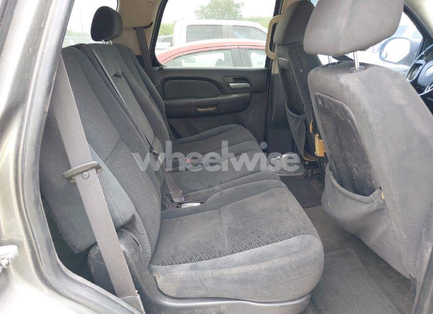 Photo 8 of 2007 Chevrolet Tahoe LS (VIN 1GNFC13C57R401893)