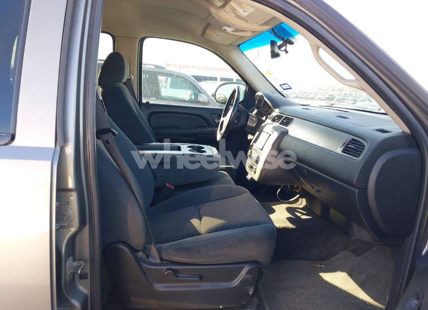 Photo 5 of 2007 Chevrolet Tahoe LS (VIN 1GNFC13C77R355614)