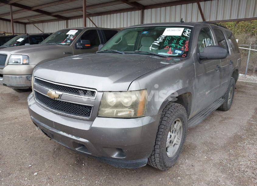 Photo 2 of 2007 Chevrolet Tahoe LS (VIN 1GNFC13CX7R400755)