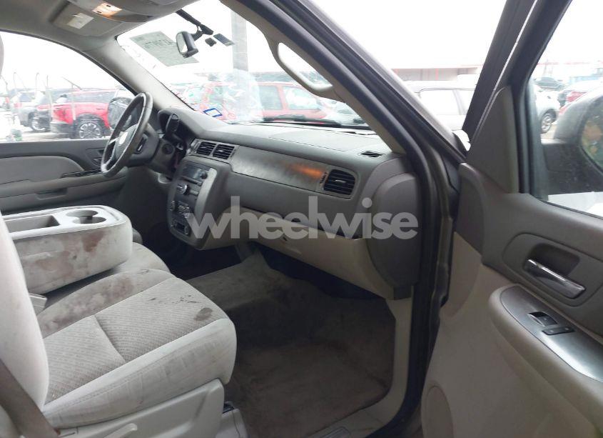 Photo 5 of 2007 Chevrolet Tahoe LS (VIN 1GNFC13CX7R400755)