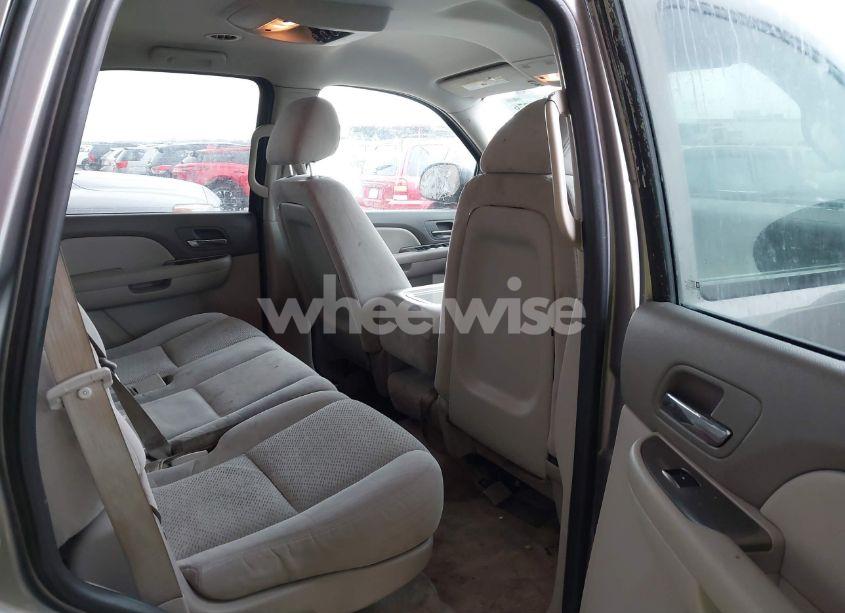 Photo 8 of 2007 Chevrolet Tahoe LS (VIN 1GNFC13CX7R400755)