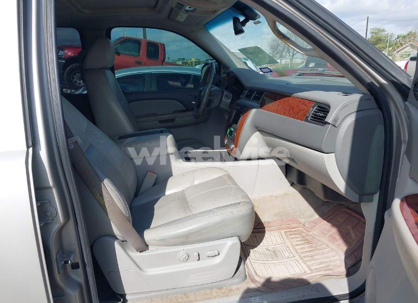 Photo 5 of 2007 Chevrolet Tahoe LTZ (VIN 1GNFC13J17R119880)