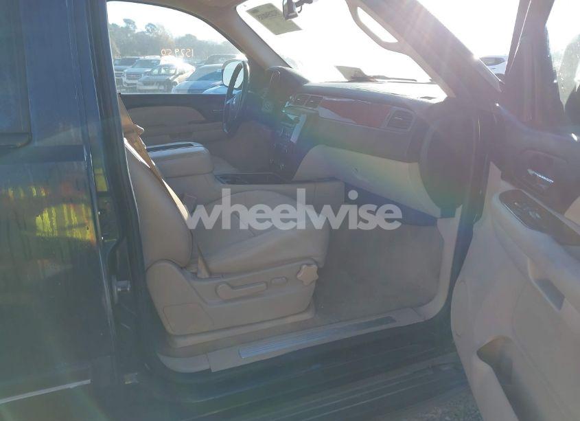 Photo 5 of 2008 Chevrolet Tahoe LT (VIN 1GNFC13J18J107597)