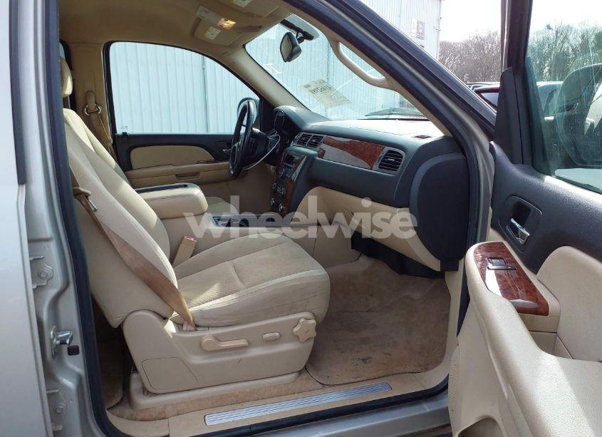 Photo 5 of 2008 Chevrolet Tahoe LT (VIN 1GNFC13J18R275340)