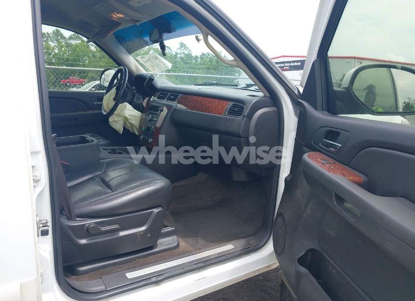 Photo 5 of 2007 Chevrolet Tahoe LT (VIN 1GNFC13J27J383379)