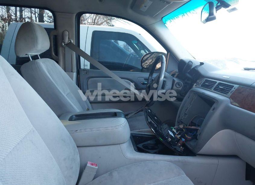 Photo 5 of 2007 Chevrolet Tahoe LT (VIN 1GNFC13J27R120522)