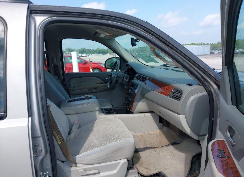 Photo 5 of 2007 Chevrolet Tahoe LT (VIN 1GNFC13J37J148828)