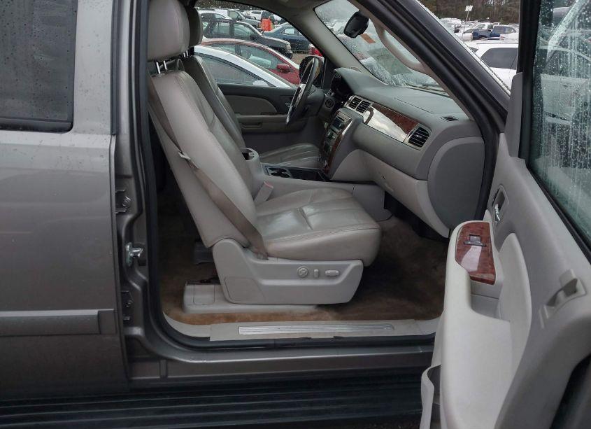 Photo 5 of 2007 Chevrolet Tahoe LT (VIN 1GNFC13J47J154301)