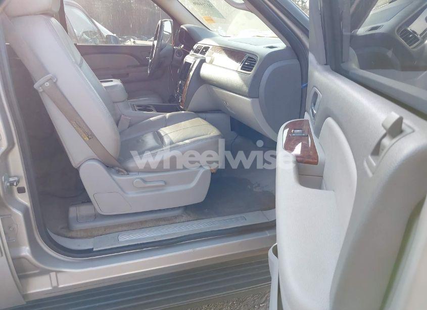 Photo 5 of 2007 Chevrolet Tahoe LT (VIN 1GNFC13J57R154891)