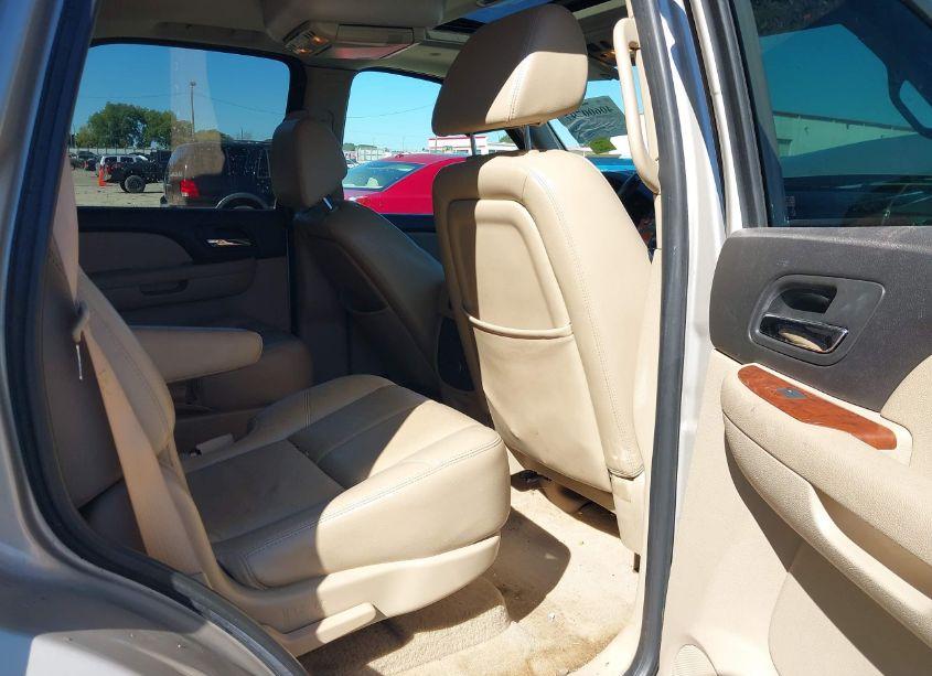 Photo 8 of 2007 Chevrolet Tahoe LT (VIN 1GNFC13J67R100872)