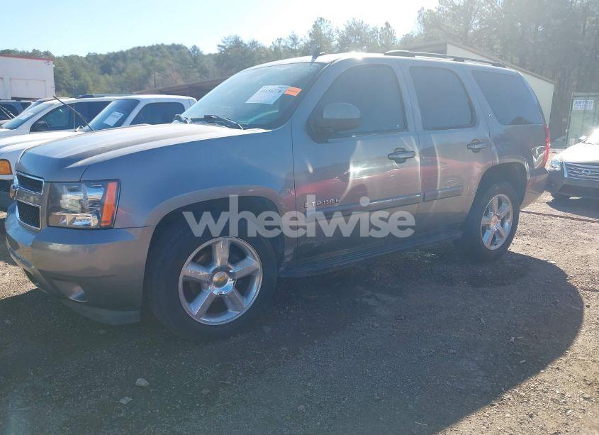 Photo 2 of 2007 Chevrolet Tahoe LT (VIN 1GNFC13J67R142832)