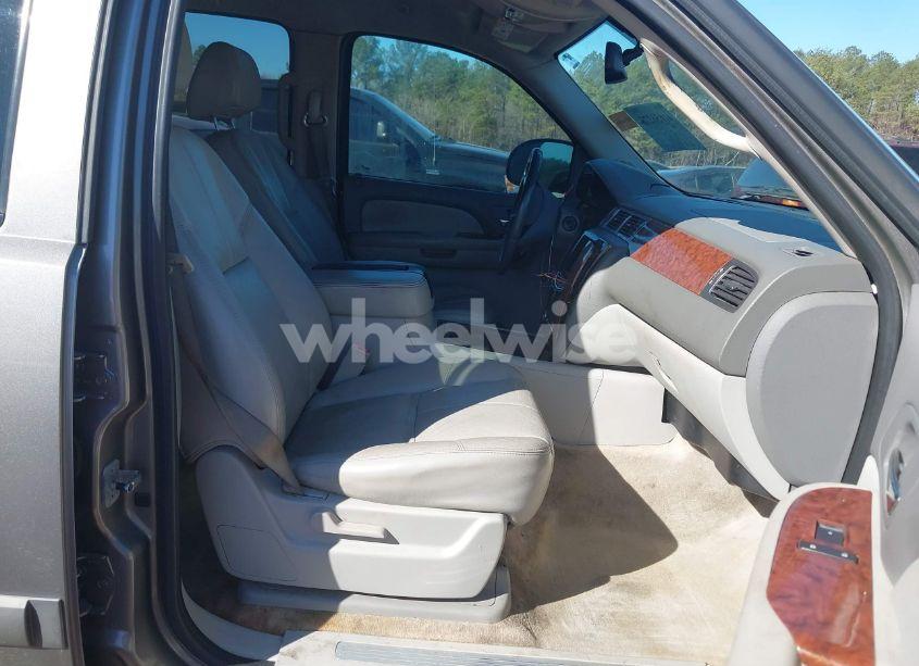 Photo 5 of 2007 Chevrolet Tahoe LT (VIN 1GNFC13J67R142832)