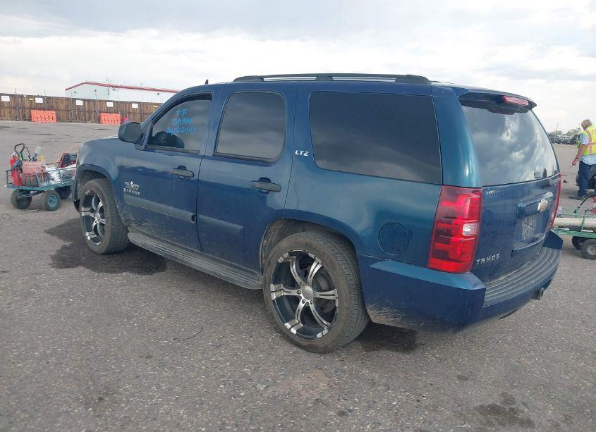 Photo 2 of 2007 Chevrolet Tahoe LS (VIN 1GNFC13J67R220235)