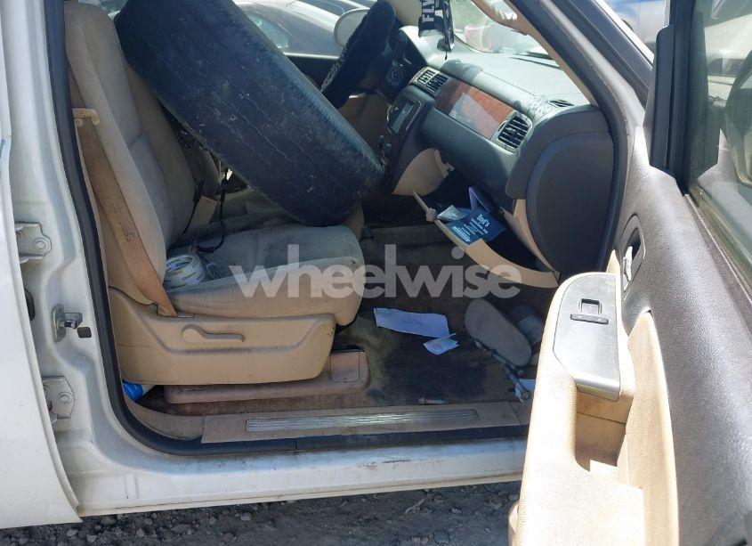 Photo 5 of 2007 Chevrolet Tahoe LS (VIN 1GNFC13J77J127304)