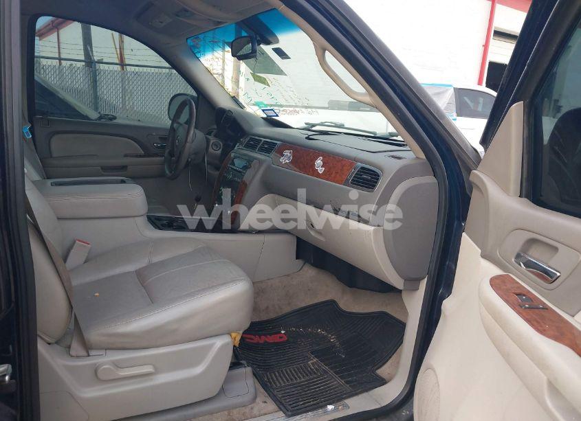 Photo 5 of 2007 Chevrolet Tahoe LT (VIN 1GNFC13J77R112951)