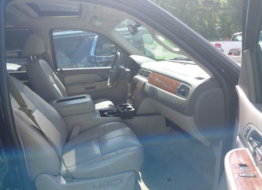 Photo 5 of 2007 Chevrolet Tahoe LTZ (VIN 1GNFC13J77R146582)