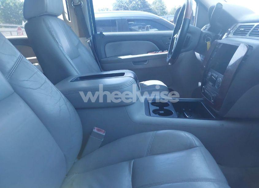 Photo 5 of 2007 Chevrolet Tahoe LTZ (VIN 1GNFC13J87J132303)