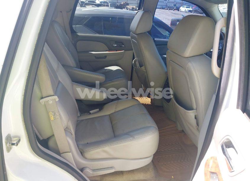 Photo 8 of 2007 Chevrolet Tahoe LTZ (VIN 1GNFC13J87J132303)