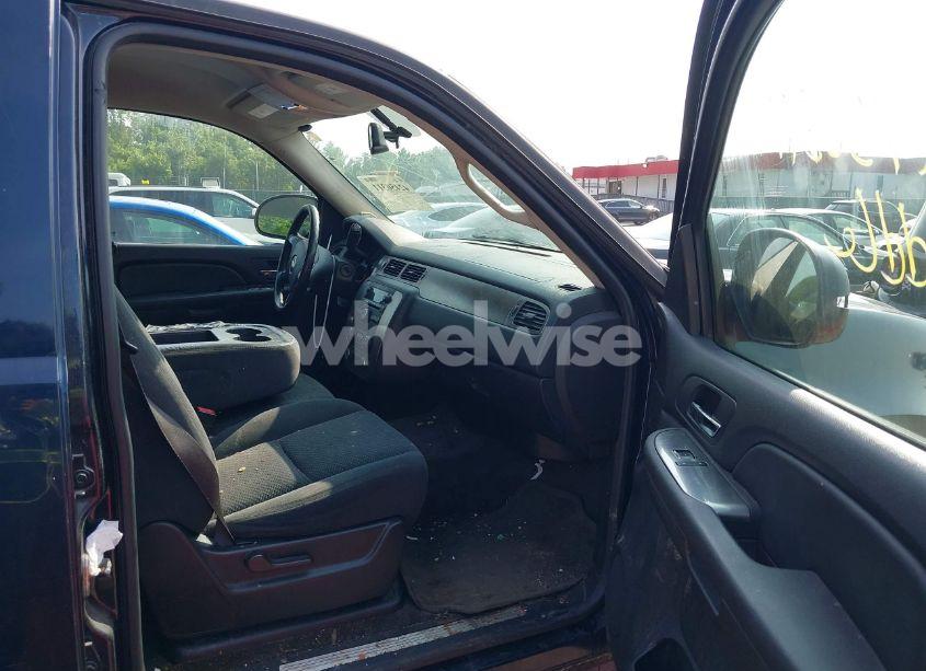 Photo 5 of 2007 Chevrolet Tahoe LS (VIN 1GNFC13J97J100573)