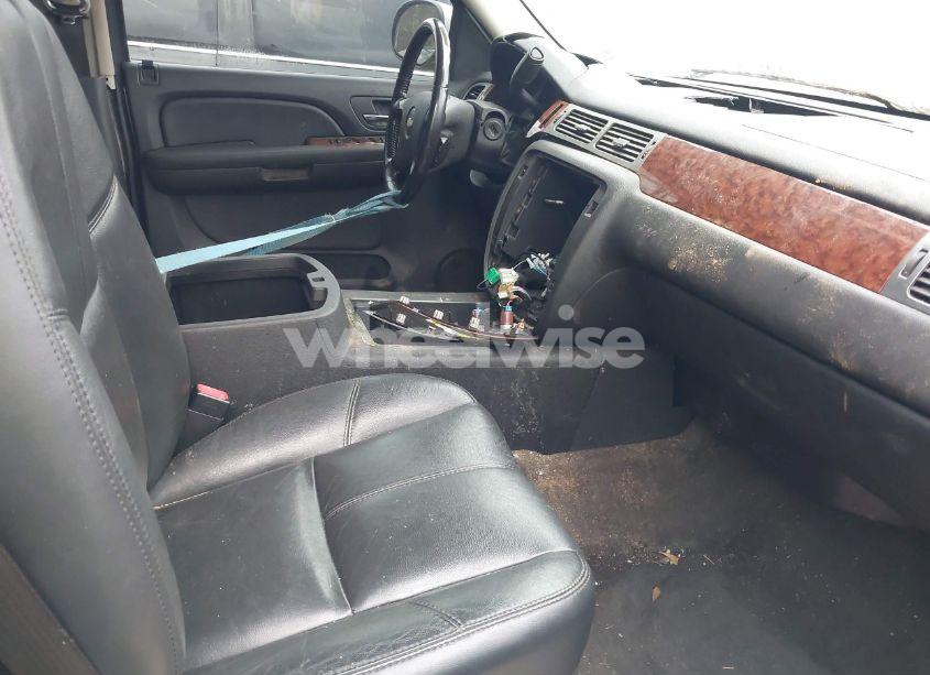 Photo 5 of 2007 Chevrolet Tahoe LT (VIN 1GNFC13J97R401944)