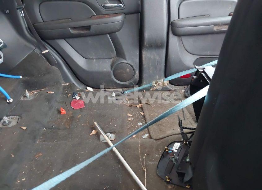 Photo 8 of 2007 Chevrolet Tahoe LT (VIN 1GNFC13J97R401944)