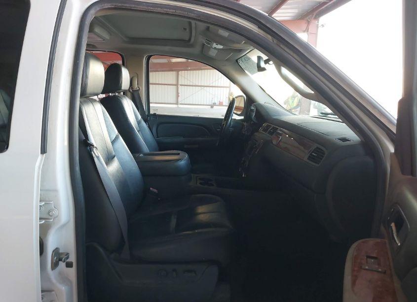 Photo 5 of 2007 Chevrolet Tahoe LT (VIN 1GNFC13JX7J382397)