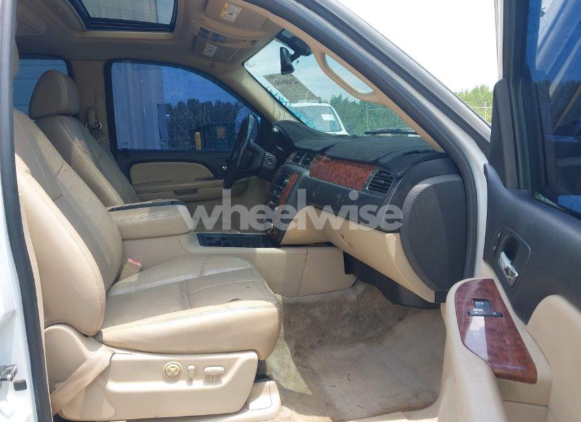 Photo 5 of 2007 Chevrolet Tahoe LTZ (VIN 1GNFC13JX7R256106)