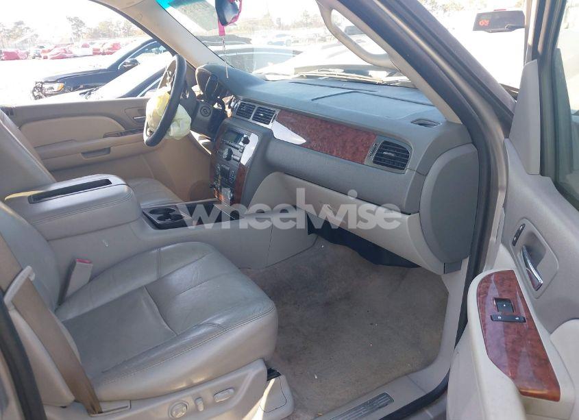 Photo 5 of 2007 Chevrolet Suburban 1500 LT (VIN 1GNFC16007J216800)