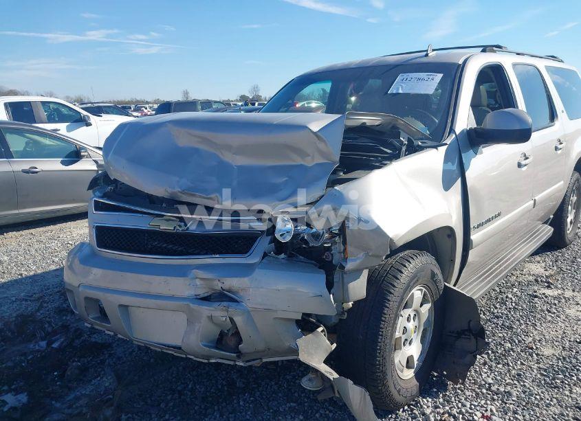 Photo 6 of 2007 Chevrolet Suburban 1500 LT (VIN 1GNFC16007J216800)