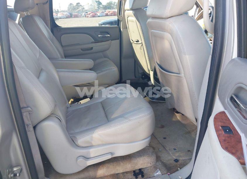 Photo 8 of 2007 Chevrolet Suburban 1500 LT (VIN 1GNFC16007J216800)