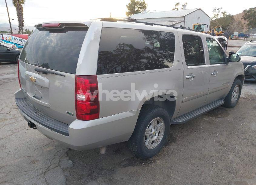 Photo 4 of 2007 Chevrolet Suburban 1500 LS (VIN 1GNFC16007R231427)