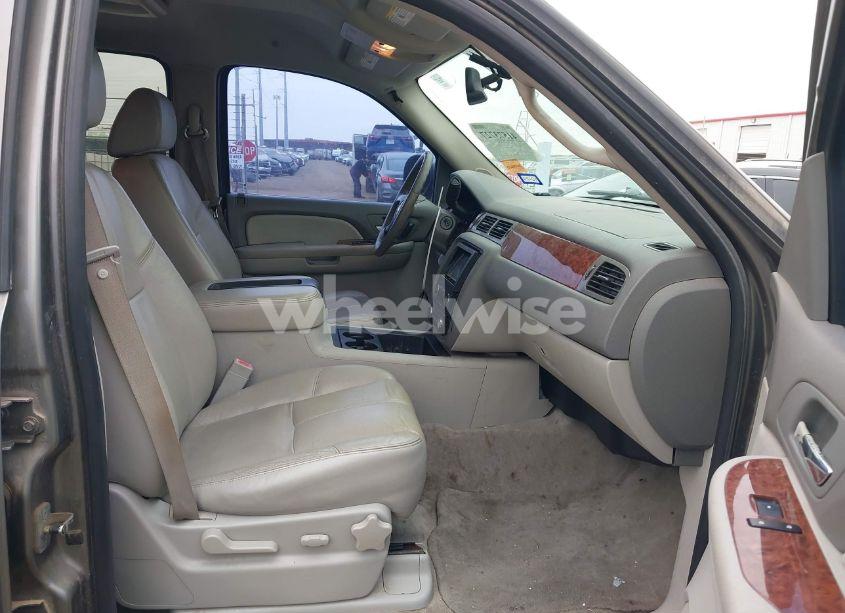 Photo 5 of 2008 Chevrolet Suburban 1500 LT (VIN 1GNFC16008J226762)