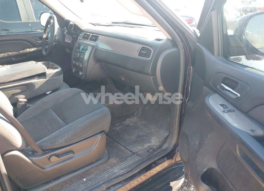 Photo 5 of 2009 Chevrolet Suburban 1500 LS (VIN 1GNFC16019R213344)