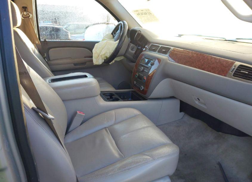 Photo 5 of 2007 Chevrolet Suburban 1500 LT (VIN 1GNFC16027J235512)